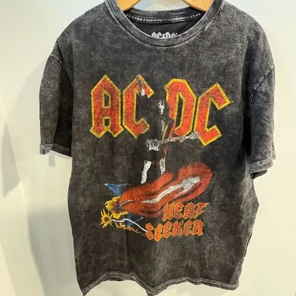 AC/DC Black and Red Short Sleeve Tee Heat Seeker - Picture 4 of 5